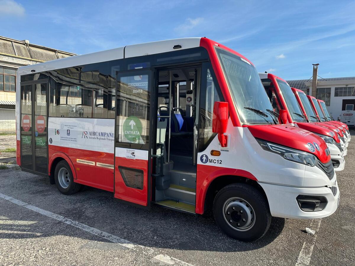 AIR Campania, consegnati altri 10 nuovi bus Iveco a metano - 