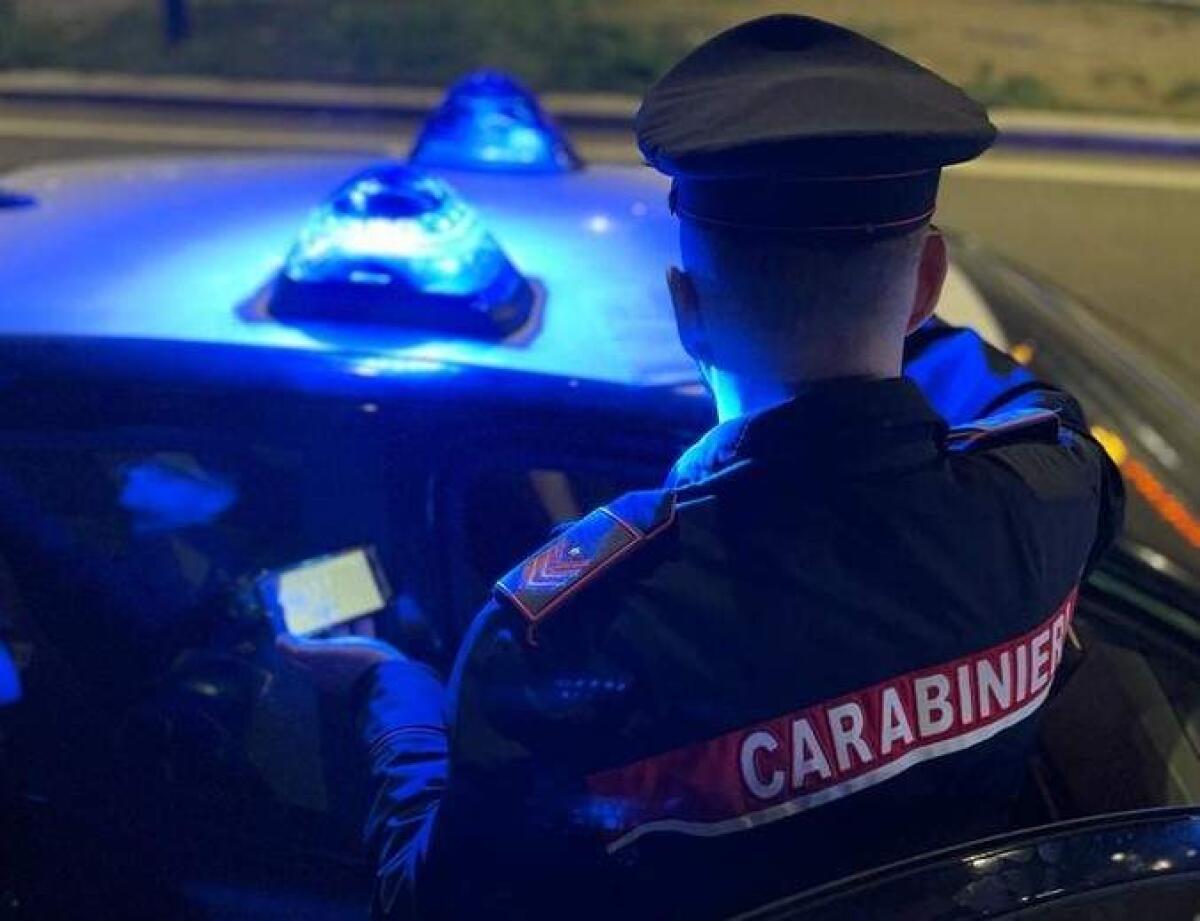 Picchia una ragazza per strada, in manette un 30enne - 
