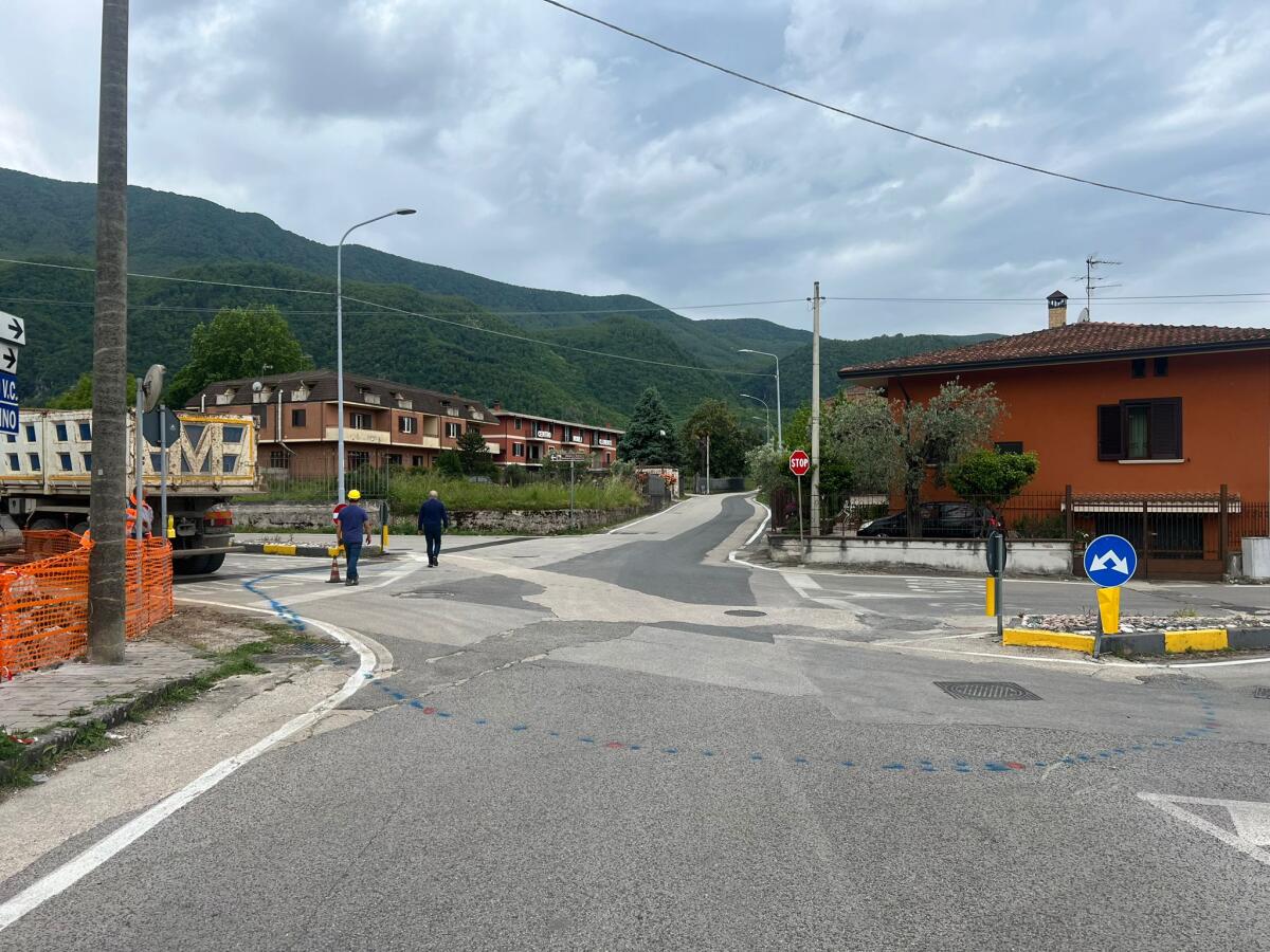 Cervinara. Al via i lavori per una nuova rotatoria tra via O. Ruotolo e via Cinque Vie. - 