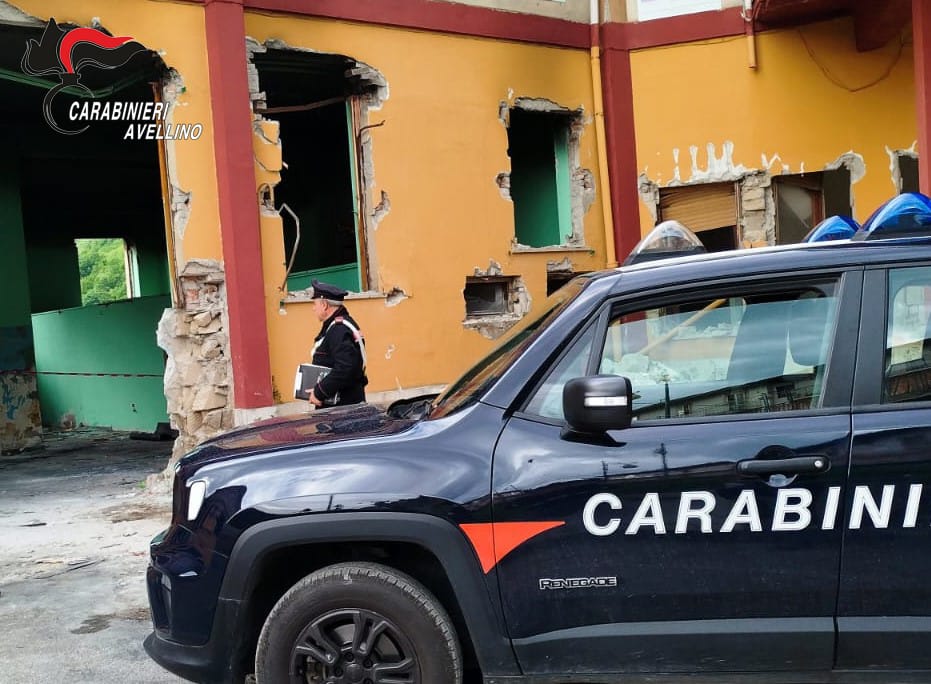 Mercogliano. Dato alle fiamme un escavatore in un cantiere