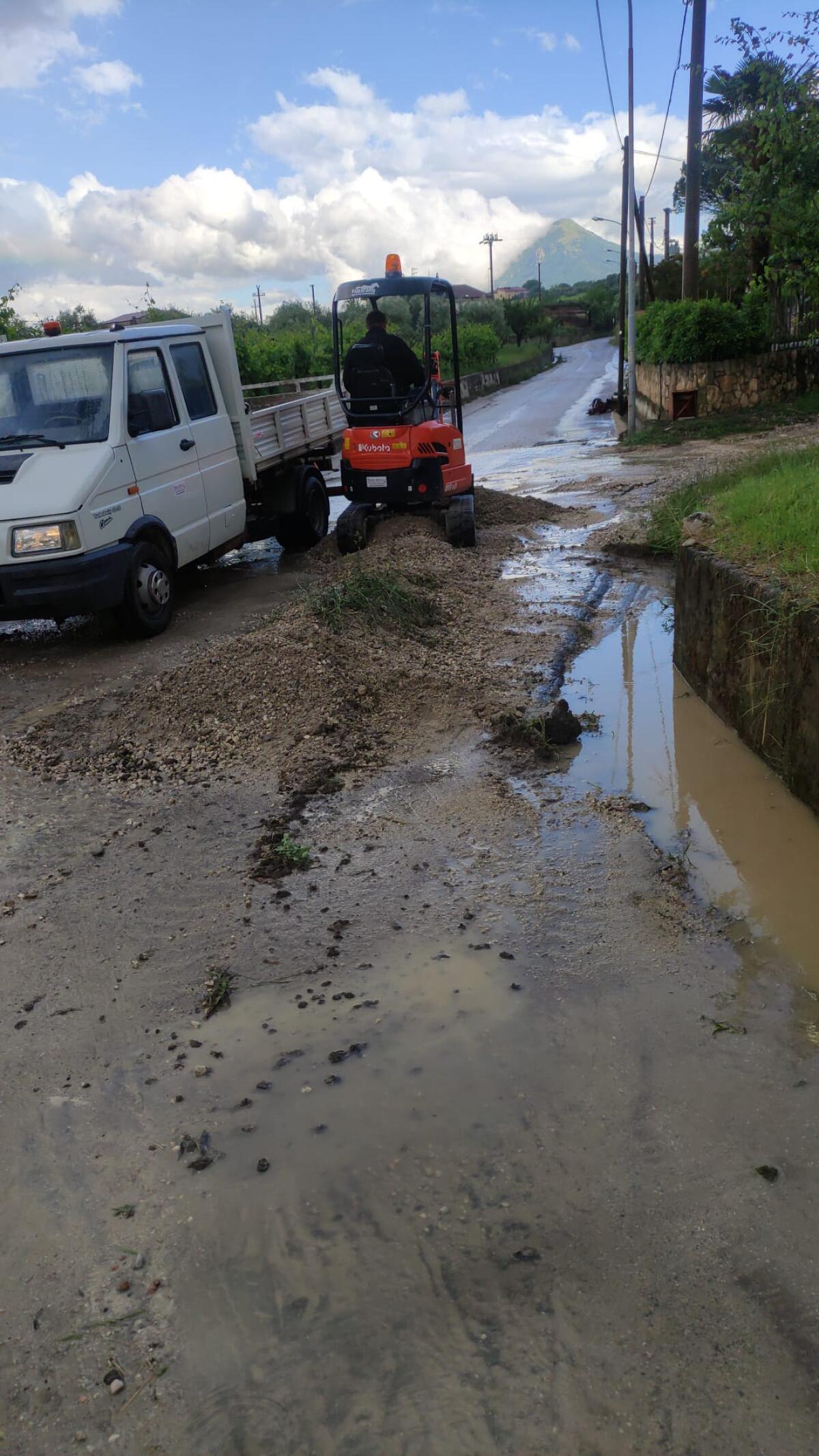 Castelvenere: subito al lavoro per interventi risolutivi causati dal nubifragio.  - 