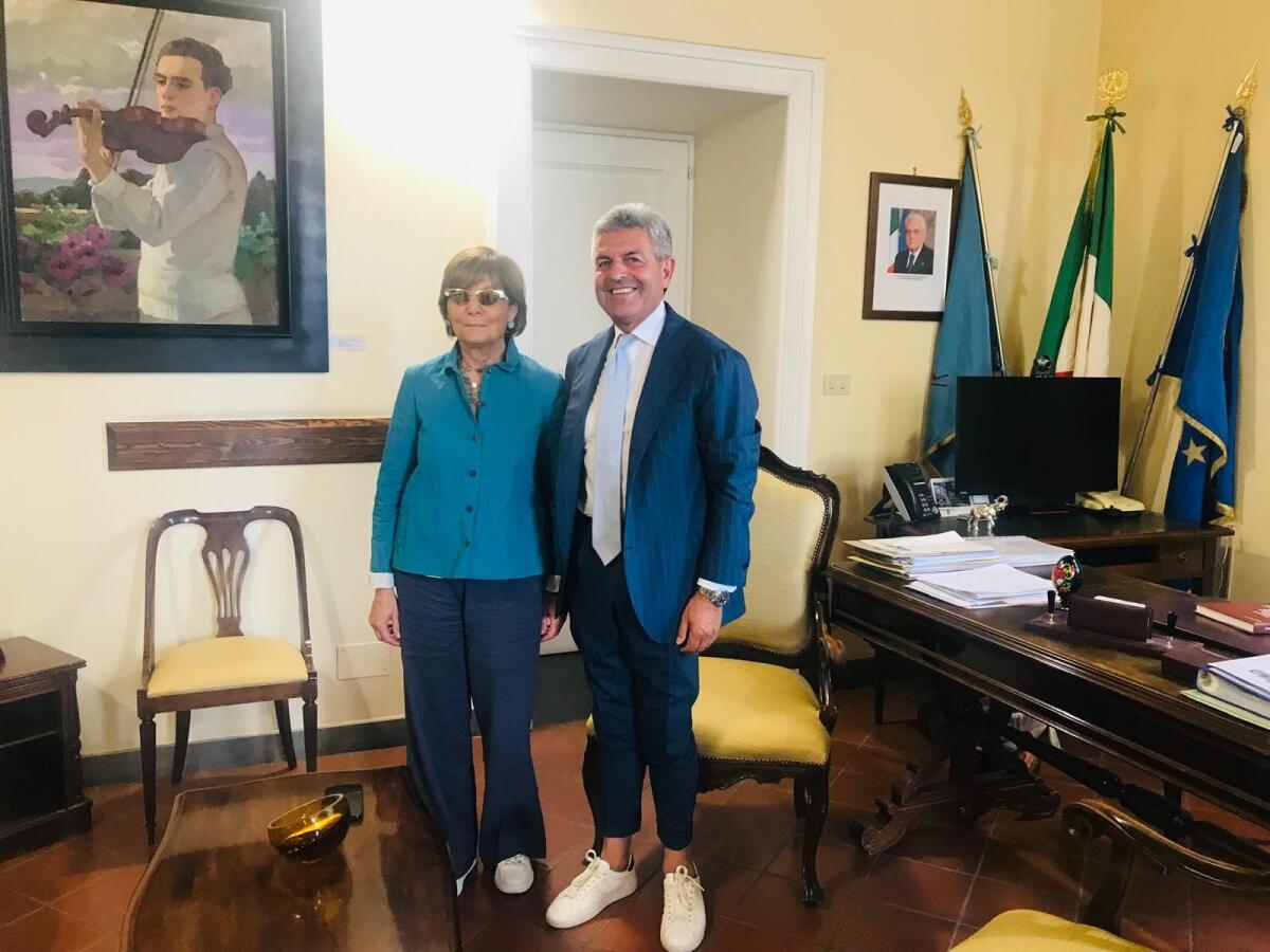 La Presidente del Tribunale Rinaldi saluta il Presidente della Provincia - 