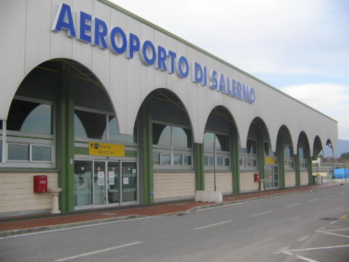 Apertura Aeroporto Salerno-Costa d'Amalfi: Mastella chiede alla Regione collegamento bus da Benevento - 