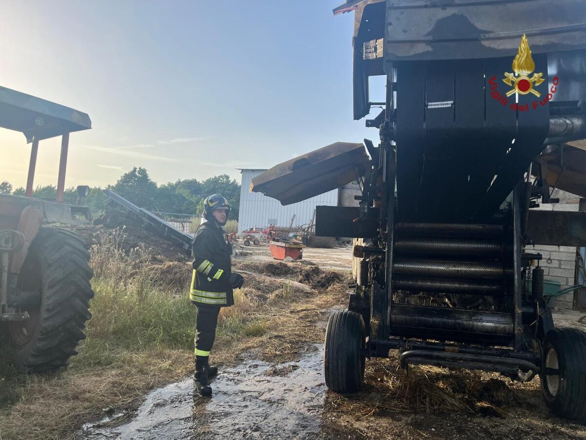 In fiamme una rotopressa. - 