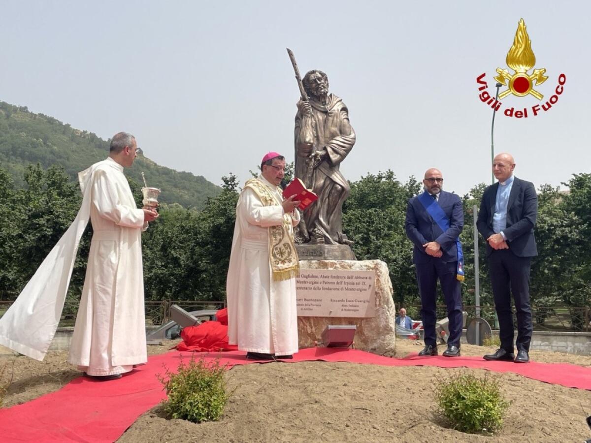 Benedetta statua di San Guglielmo donata dall’Ente Provincia di Avellino. - 