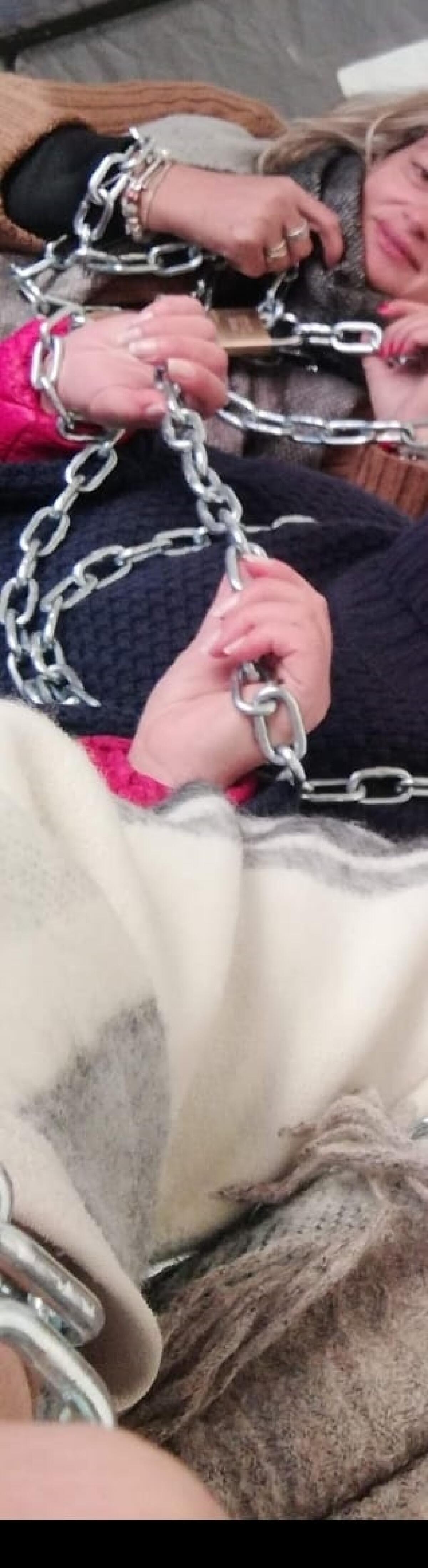 Ospedale Sant'Alfonso, le attiviste pronte ad incatenarsi e iniziare una protesta forte - 