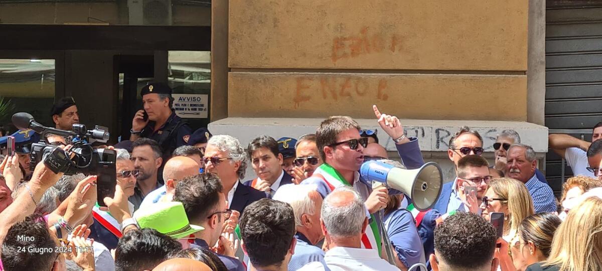 Crisi ospedaliera Sant’Agata dei Goti: manifestazione a Napoli degli Amministratori locali e cittadini sanniti - 