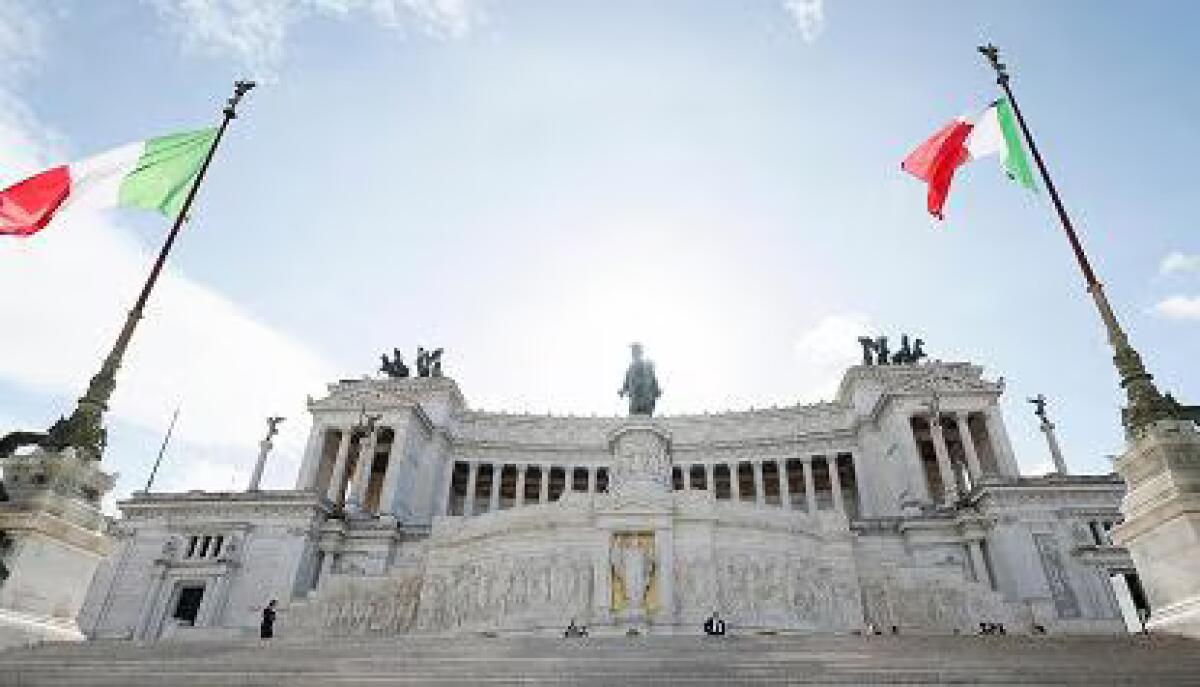2 giugno, Festa della Repubblica: l'omaggio di Mattarella all'Altare della Patria - 