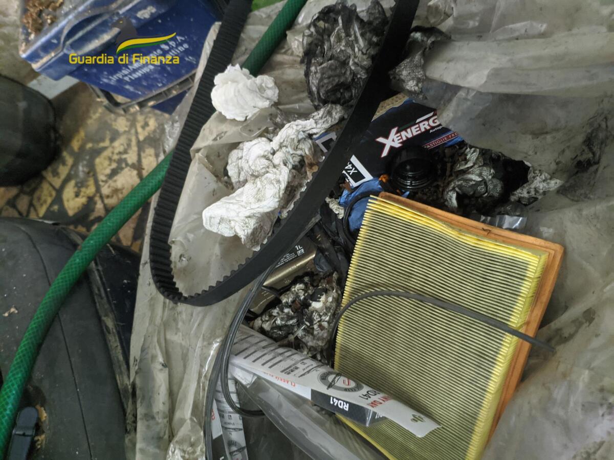 Avellino. Sequestrata officina meccanica abusiva - 