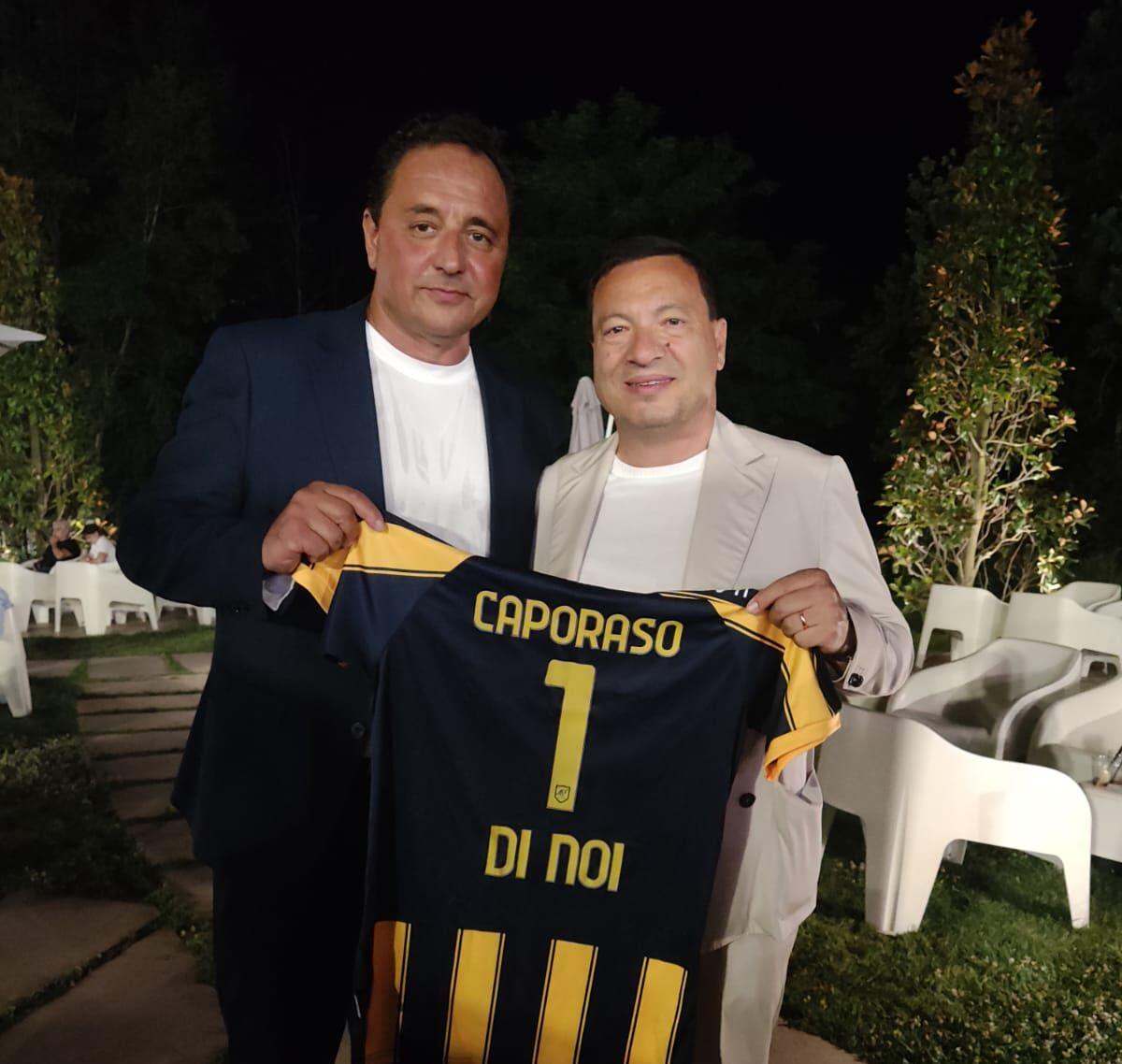 Juve Stabia in ritiro a Telese. Donata al sindaco la maglia numero 1. - 