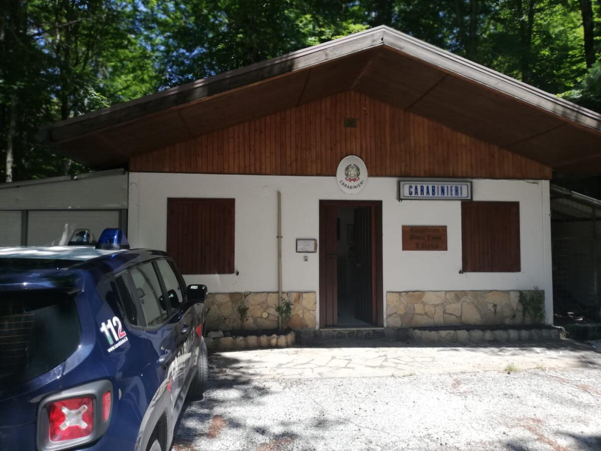 Giovane armato di coltello aggredisce due turisti sul Laceno - 