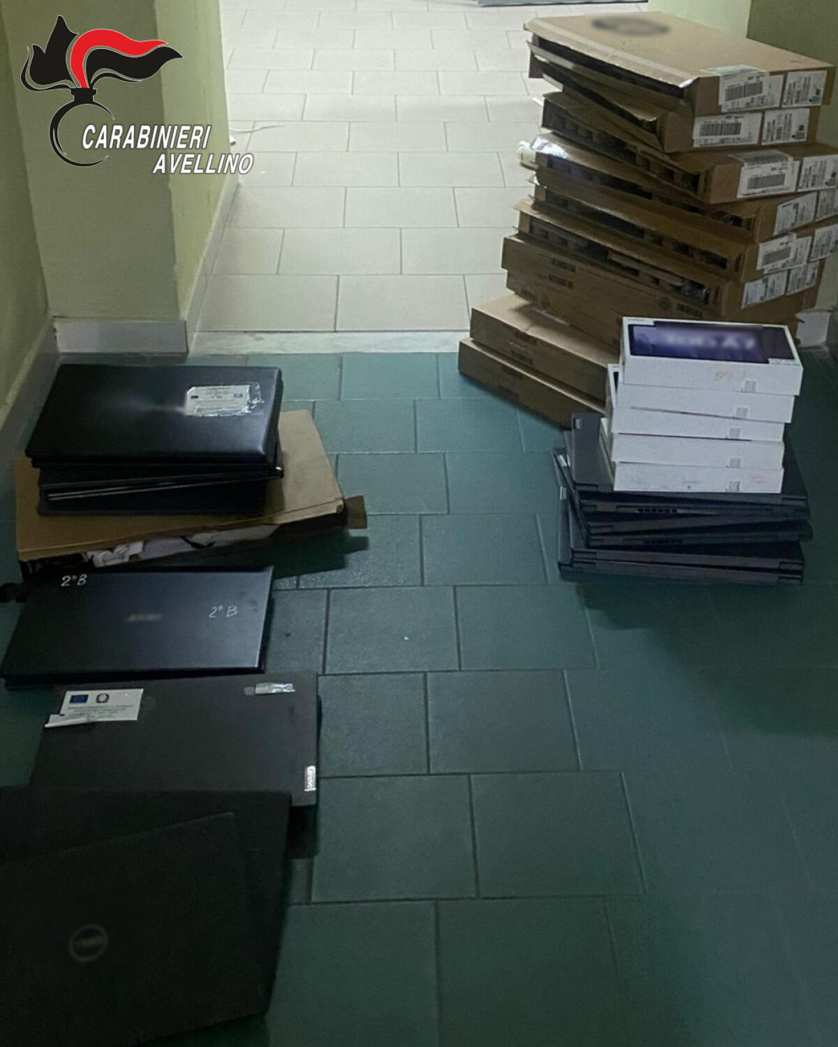Tentato furto di computer in un istituto scolastico di Sirignano - 