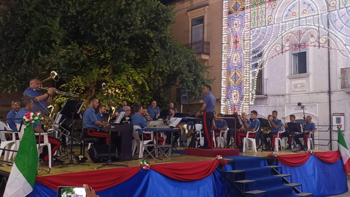 La Fanfara dei Carabinieri dona emozioni a Volturara Irpina - 