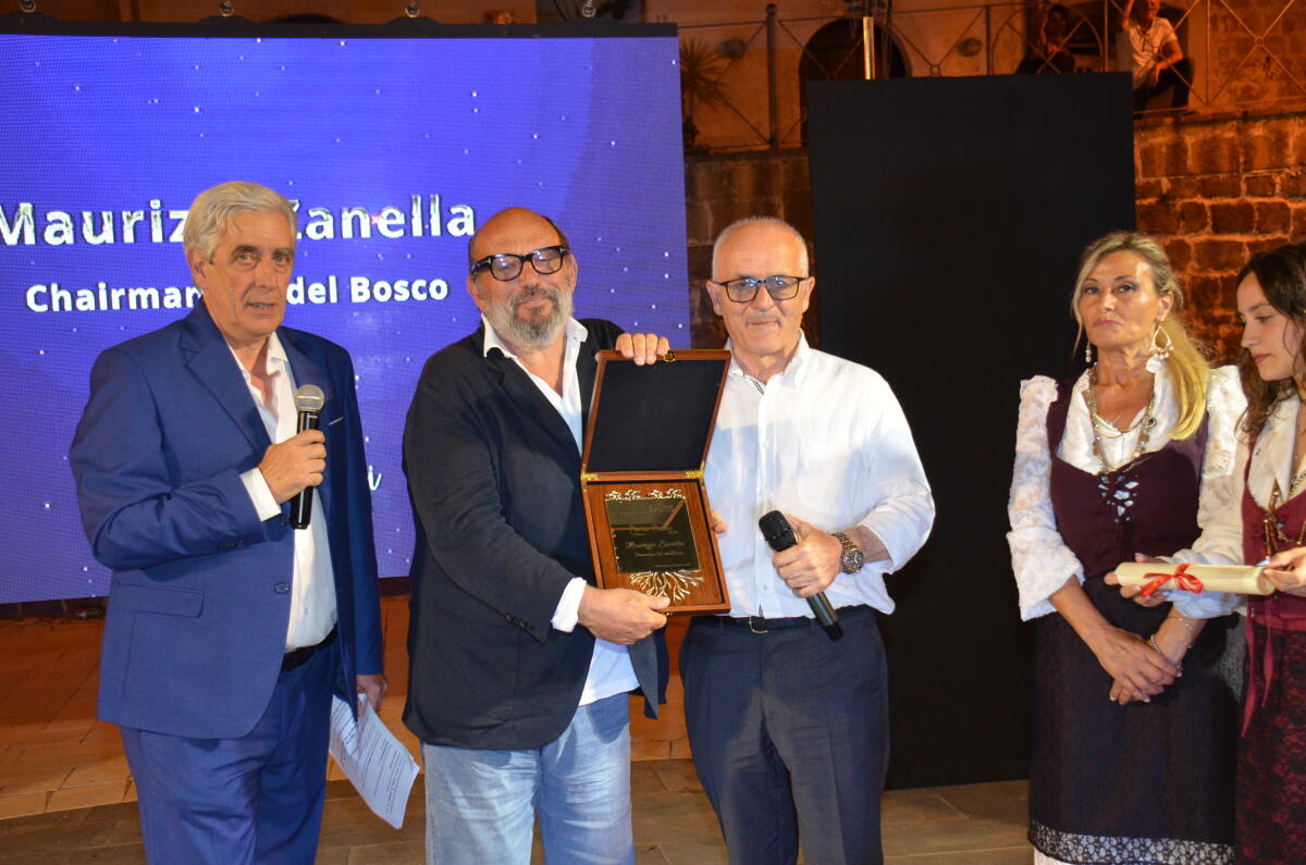 Castelvenere, il comune più “vitato” d’Italia, ha premiato il “Franciacorta”. - 
