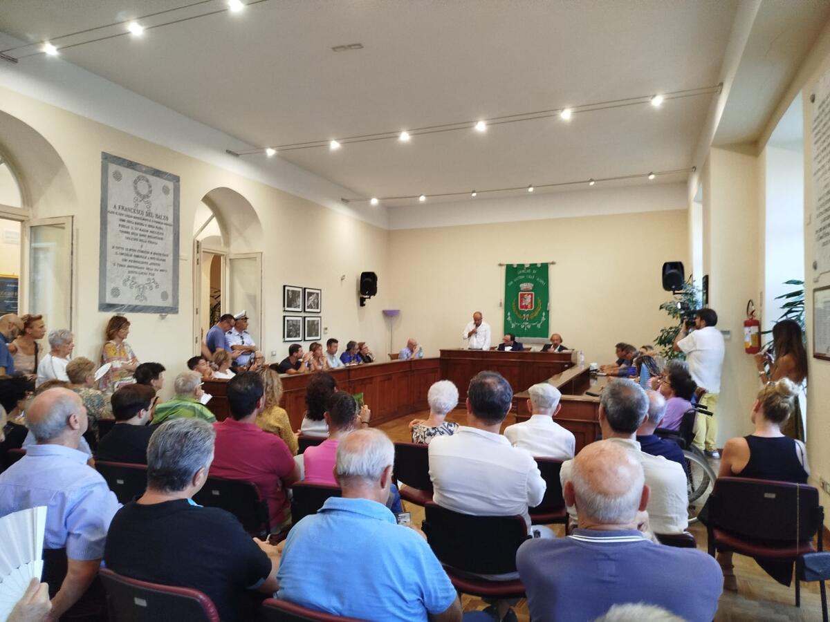 San Martino V.C. Aula consiliare intitolata a Gianni Raviele. - 