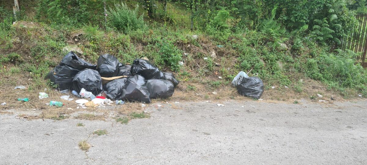 Cervinara. Bisogna rimuovere i sacchi di rifiuti in località Coppola. - 