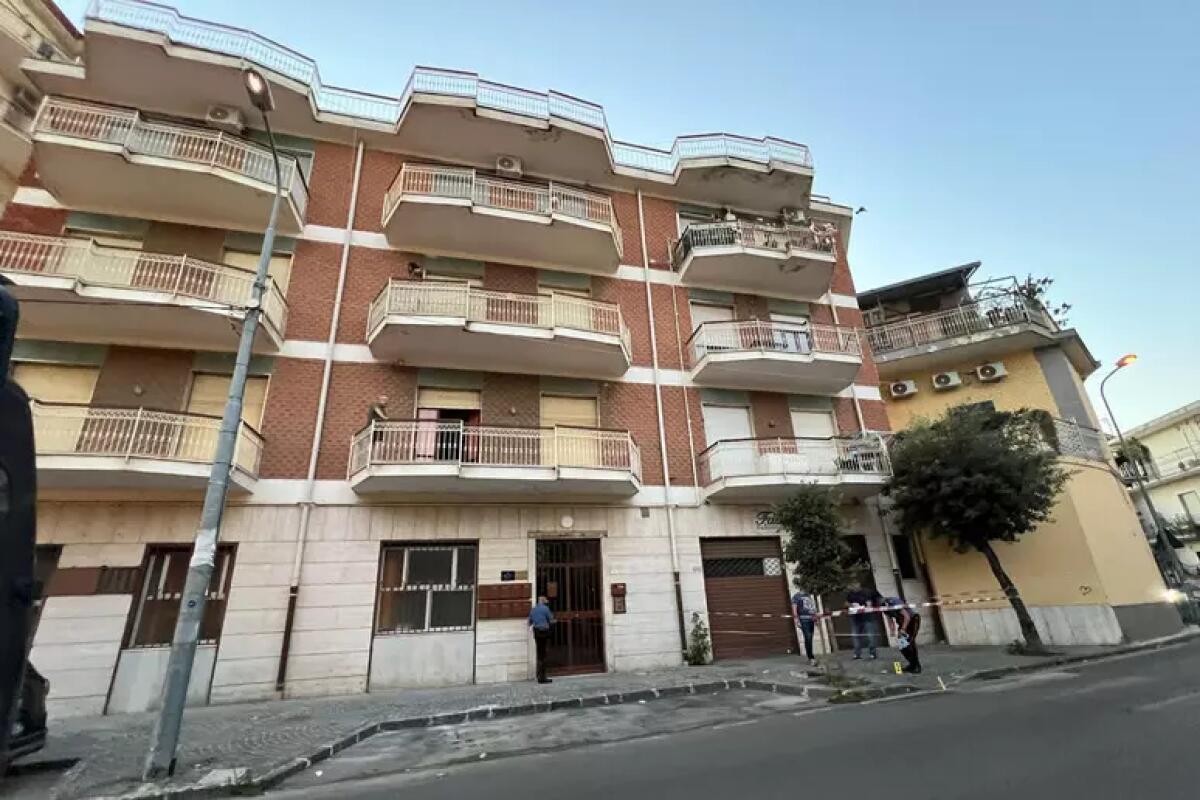 Restano gravi le condizioni del bimbo di 5 anni caduti dal balcone al secondo piano di una palazzina - 