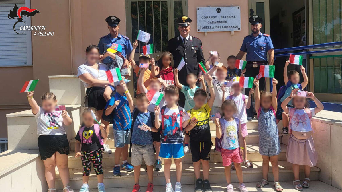 I bambini del Centro Estivo dell’asilo e della scuola primaria di Torella dei Lombardi in visita alla stazione dei Carabinieri - 