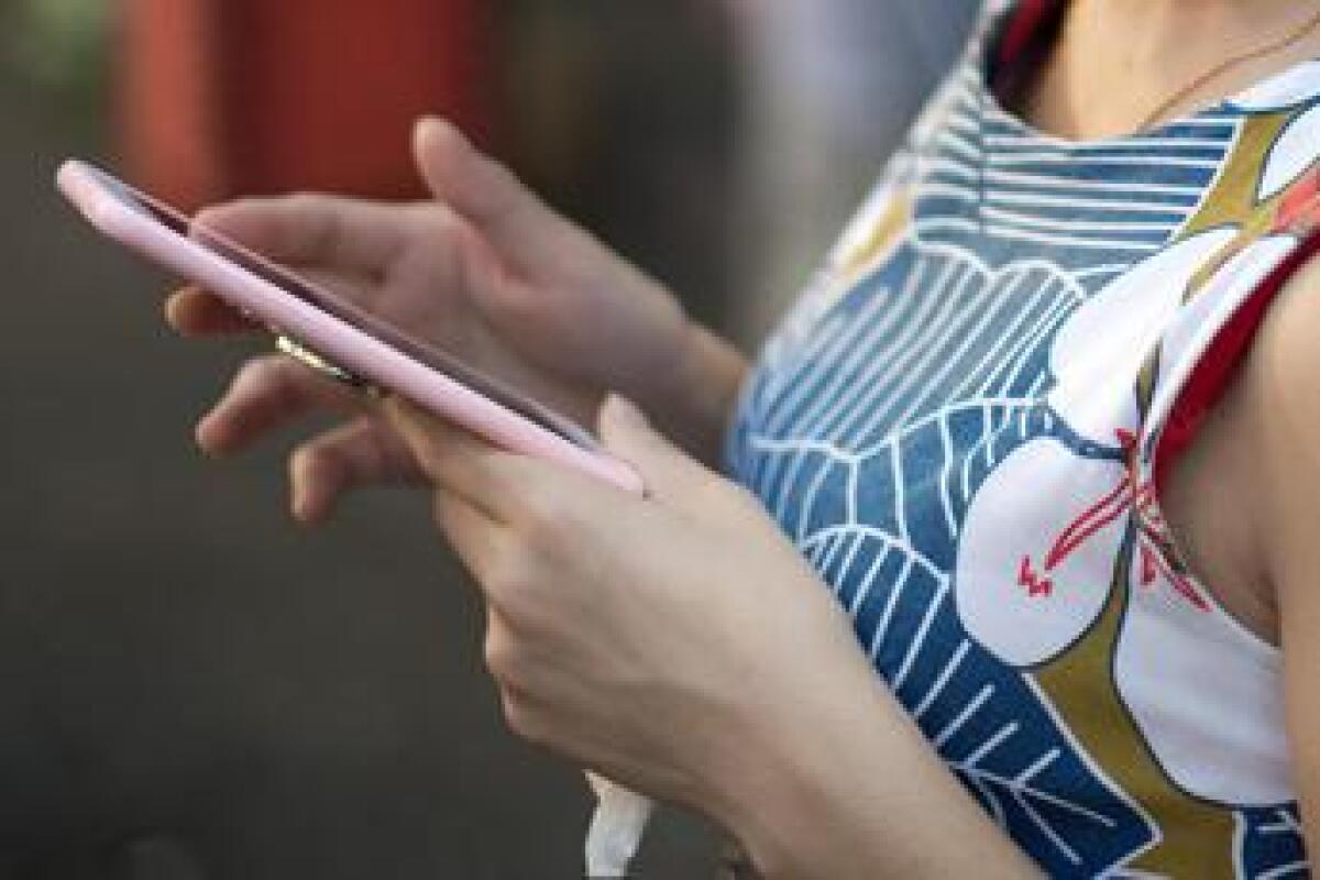 'Stop agli smartphone per gli under 14', l'appello dei pedagogisti - 