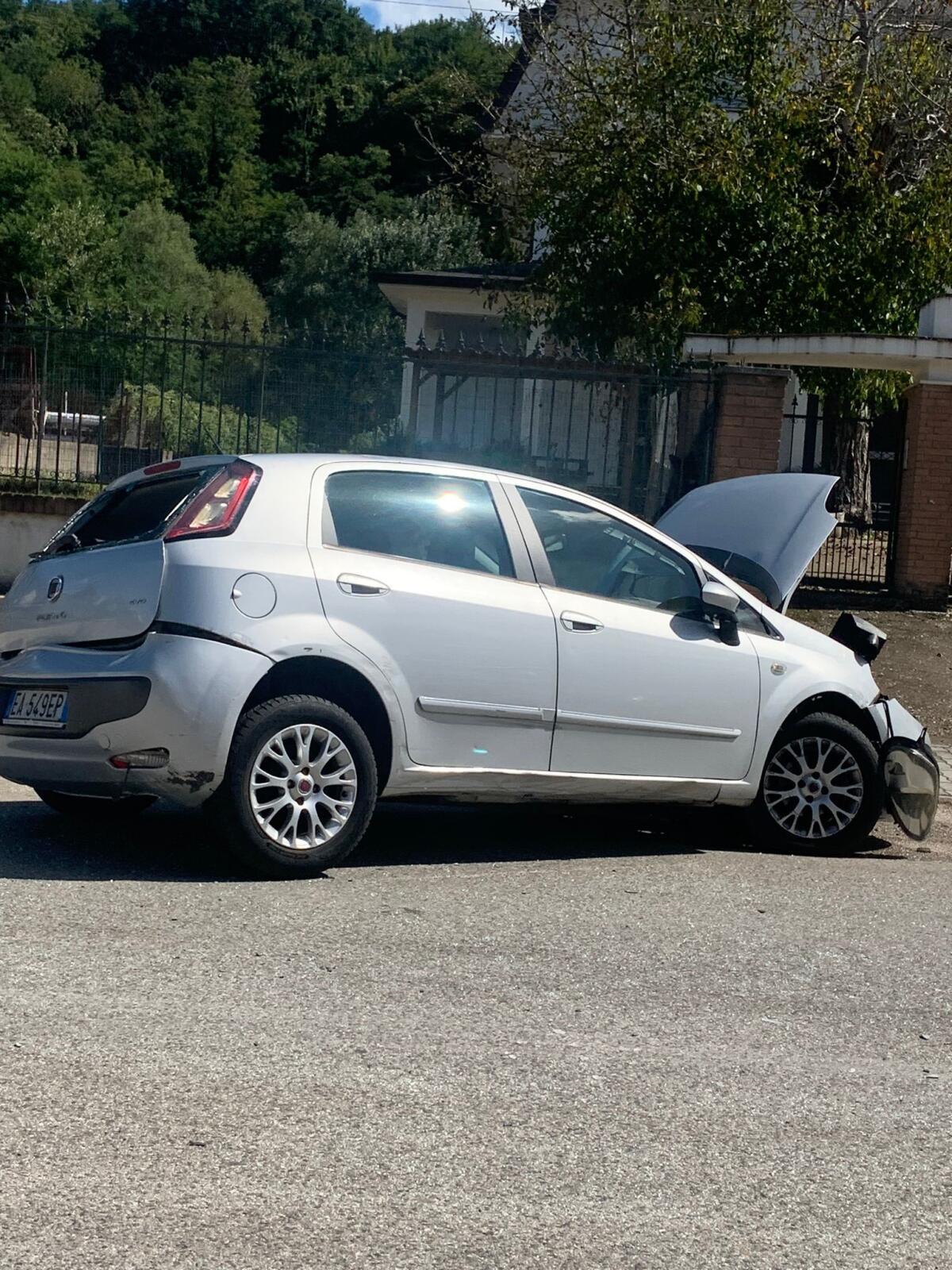 Tufara Valle. Scontro tra autobus di linea e una Fiat Punto - 