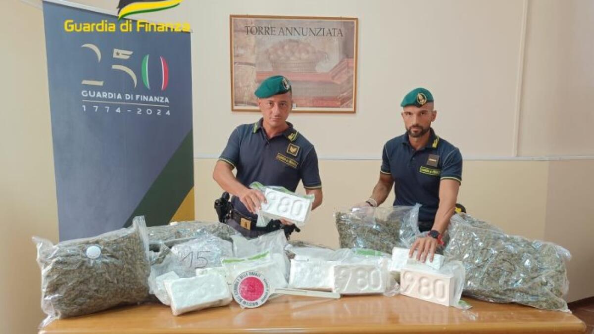 Sequestrati 13 kg di cocaina, oltre 10 di marijuana e 200 grammi di hashish - 