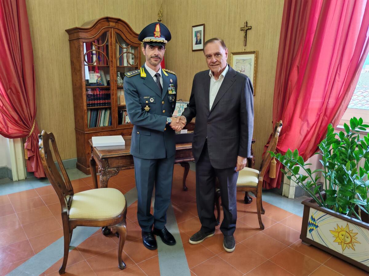 Il sindaco Mastella ha ricevuto il comandante delle Fiamme Gialle Sportelli. - 