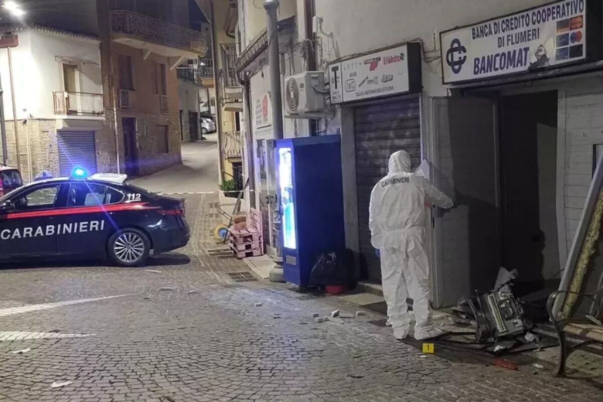 A San Sossio Baronia rapina al bancomat con sistema marmotta - 