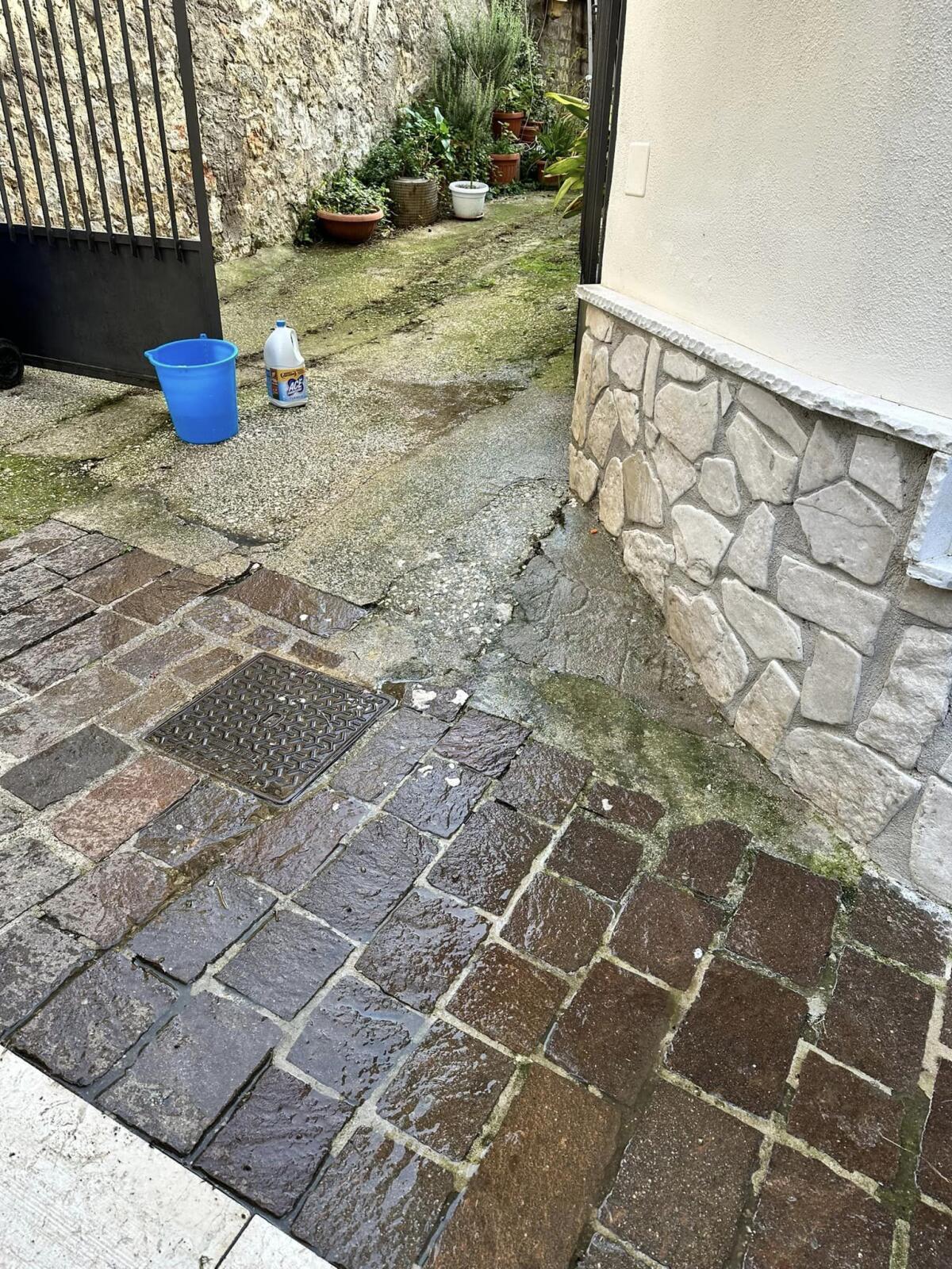 Cervinara. Sagra della Castagna, vicoli trasformati in latrine. - 