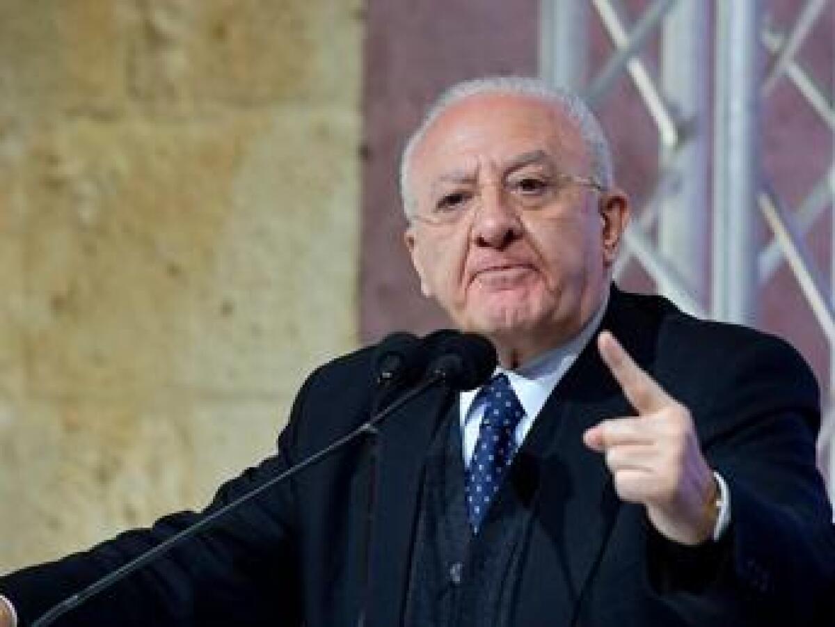 De Luca, Pd è un partito non un'associazione a delinquere - 