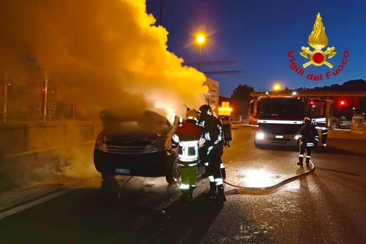 Due incendi di veicoli nella notte in Irpinia. - 