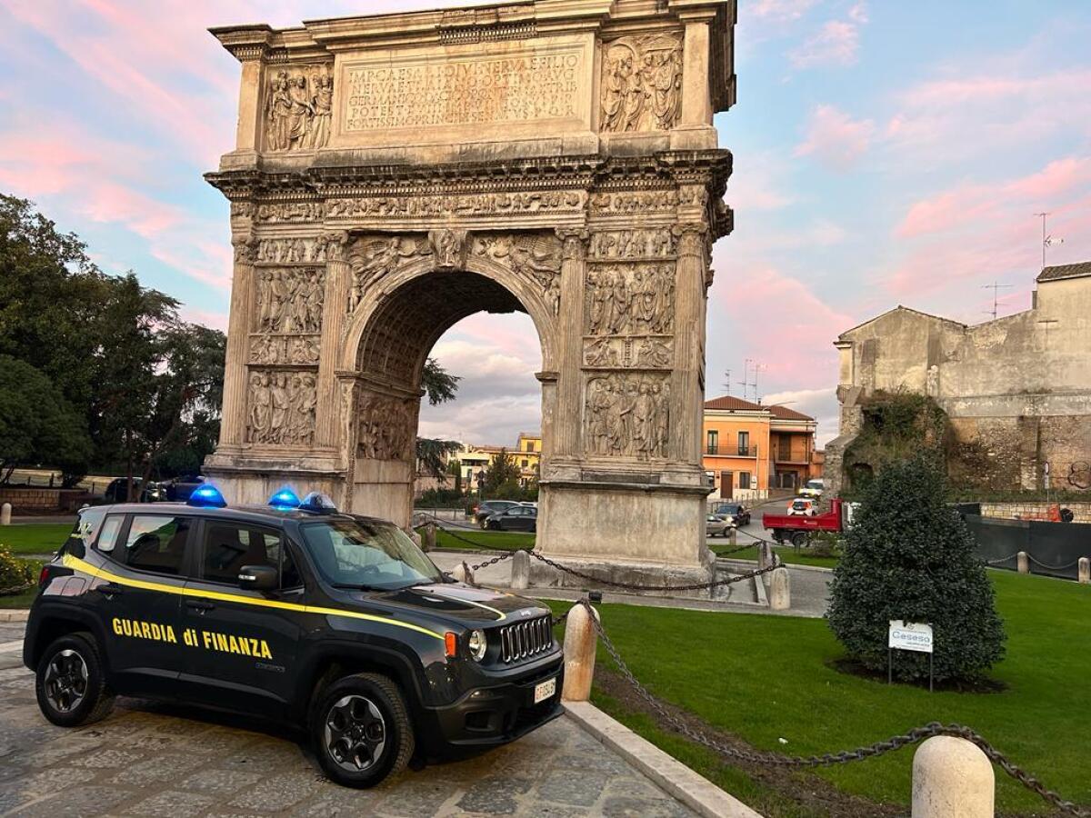 Benevento. Favori in cambio di appalti: indagati 7 dipendenti pubblici. - 