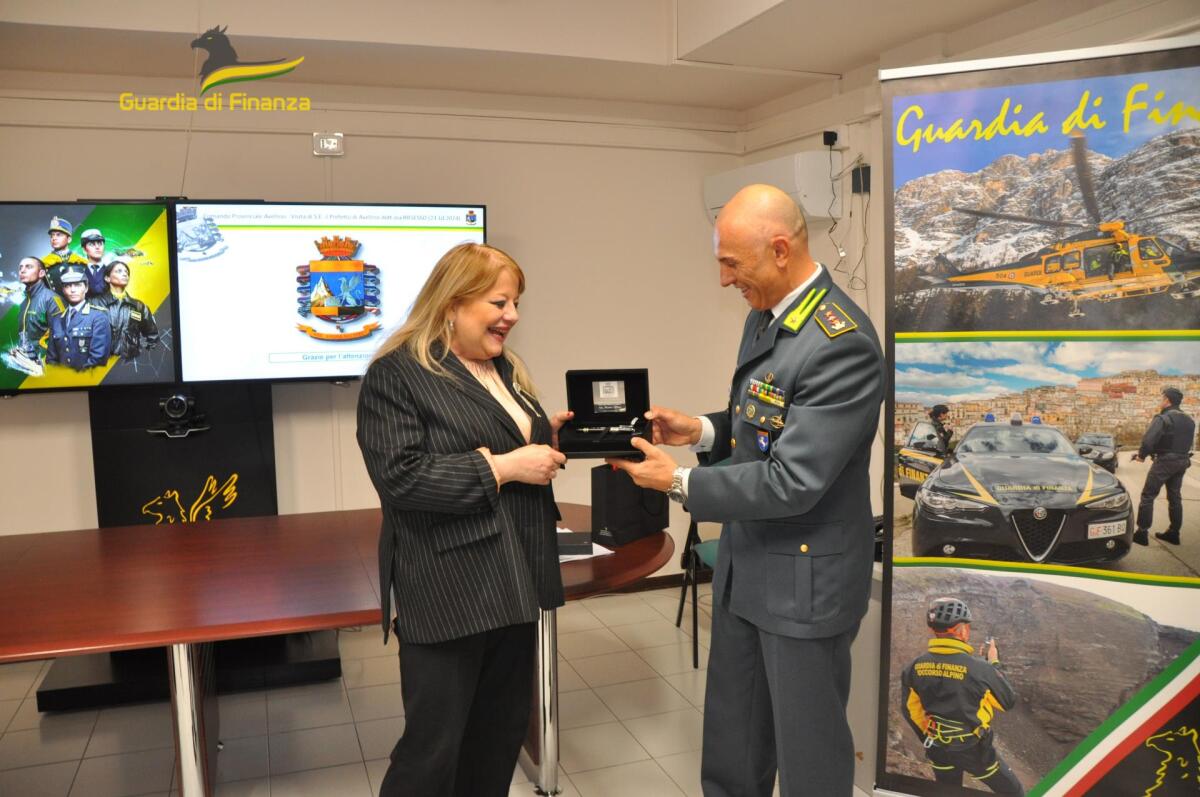 Il Prefetto di Avellino, Rossana Riflesso, ha fatto visita al Comando Provinciale della Guardia di Finanza. - 