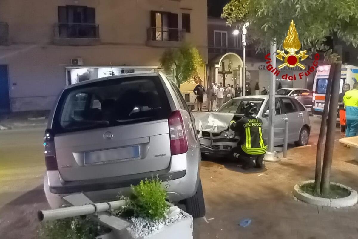 Baiano. Quattro persone ferite in uno scontro frontale tra due auto - 