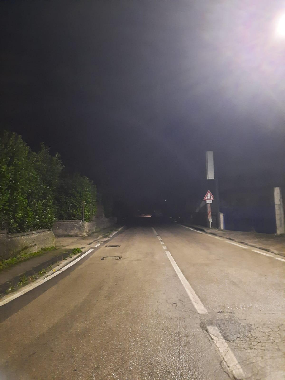 Cervinara. Via San Cosma da 3 giorni senza pubblica illuminazione e nessuno interviene. - 