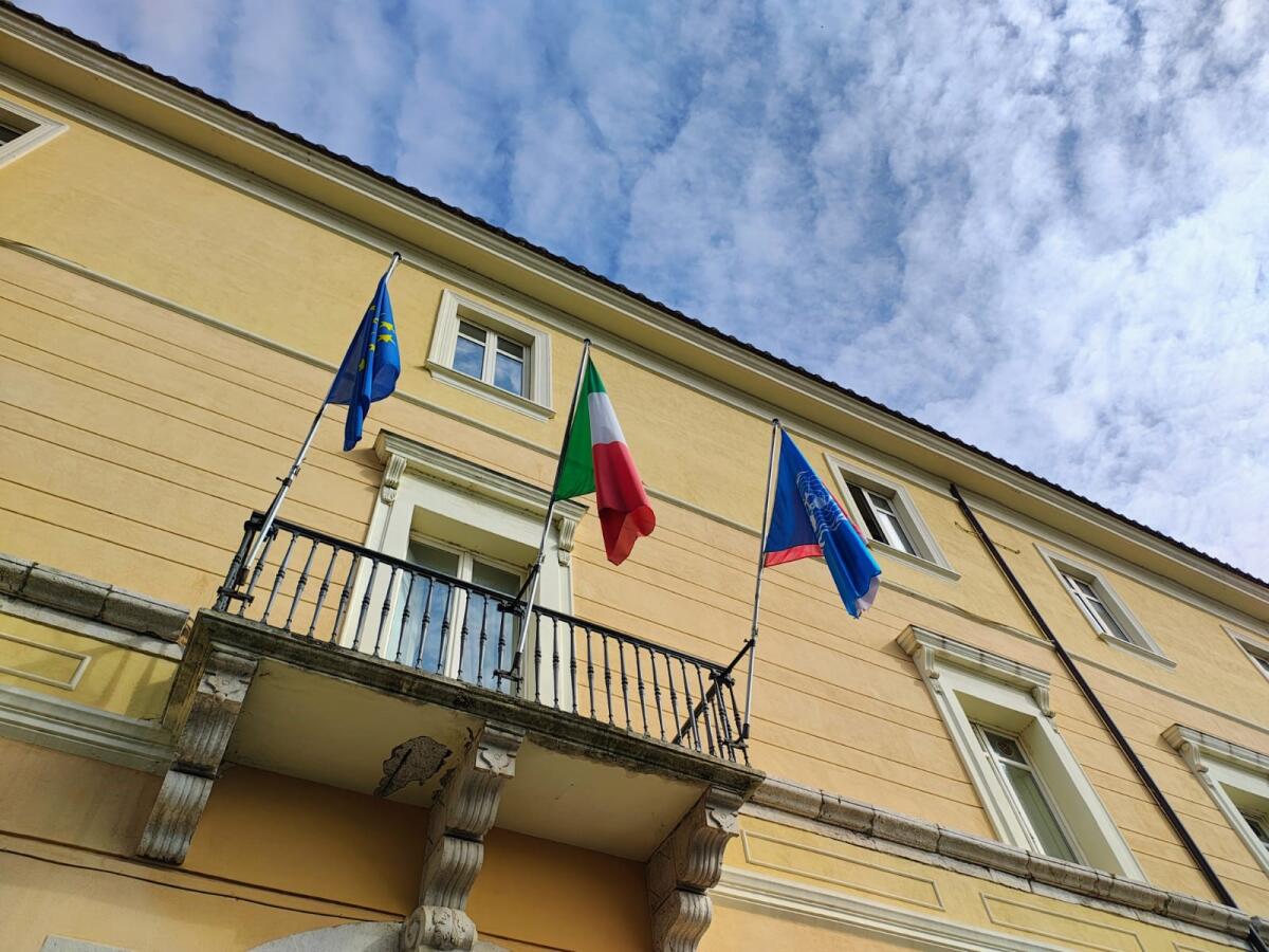 Giornata mondiale dell'Onu: esposta la bandiera a Palazzo Mosti. - 