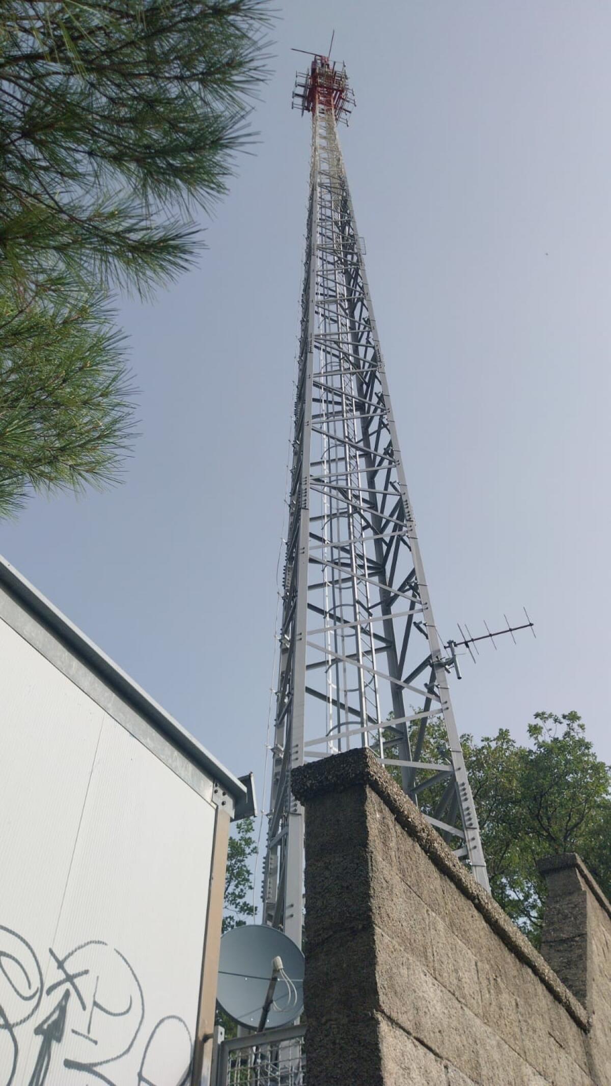 Roccabascerana. L'installazione di un'antenna divide i cittadini. - 