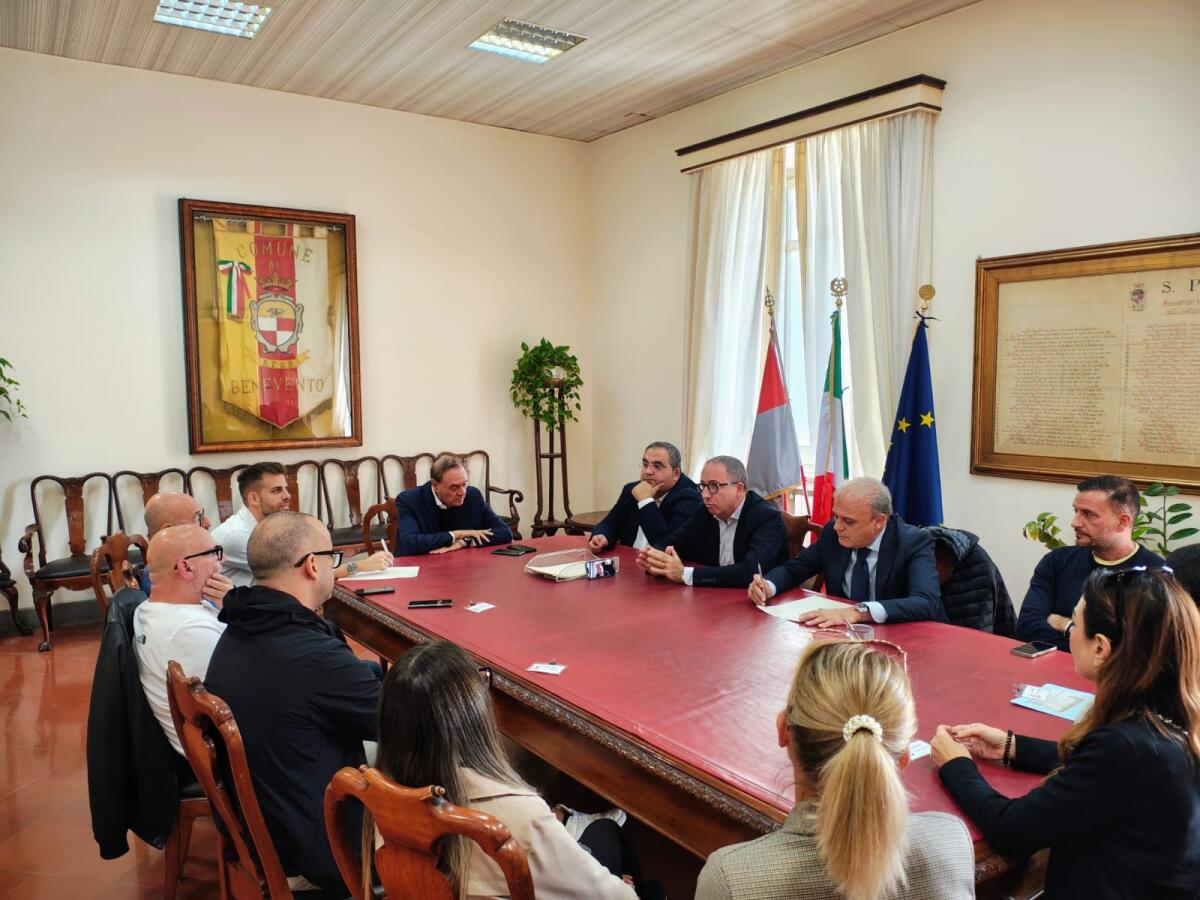 Confronto con i commercianti di Corso Garibaldi a Palazzo Mosti: soluzioni operative per incrementare l'accessibilità. - 
