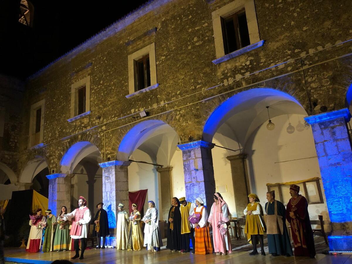 Montesarchio, la scuola di teatro chiude l'anno con una splendida rappresentazione scenica. - 