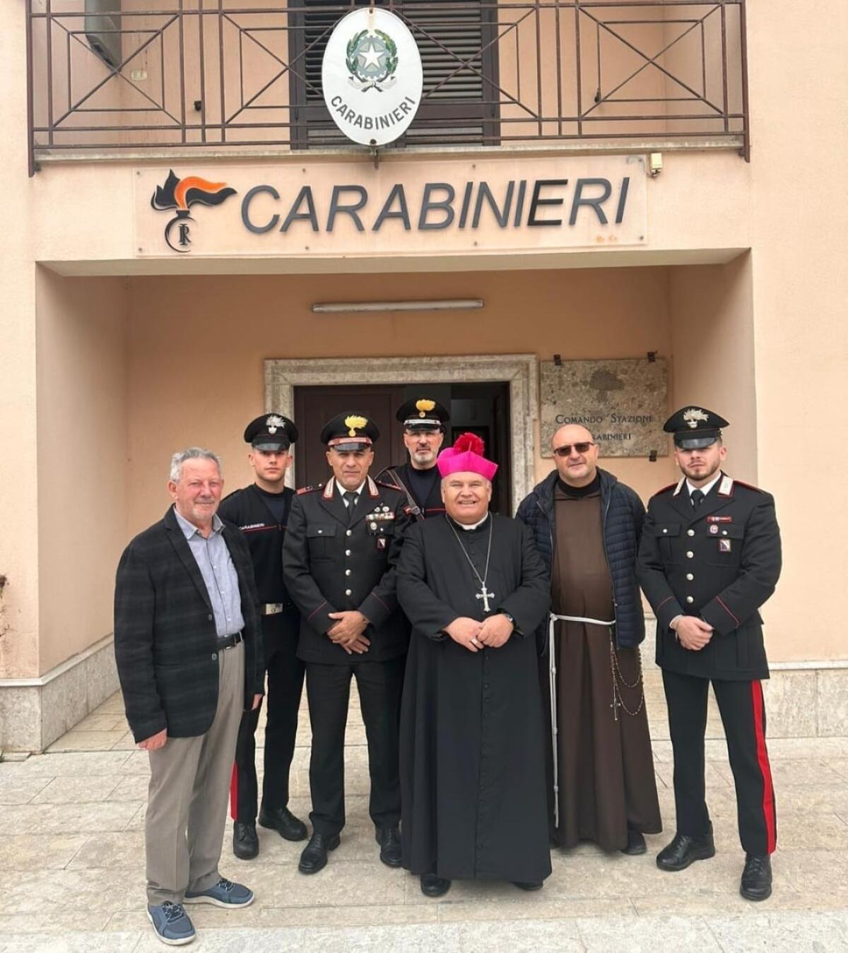 Il vescovo di Sant'Angelo dei Lombardi visita la Stazione Carabinieri di Gesualdo. - 