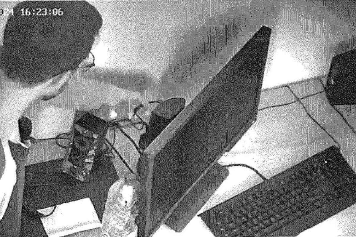 Hacker arrestato al gip, 'ho violato mail dei pm che indagavano su di me'. - 