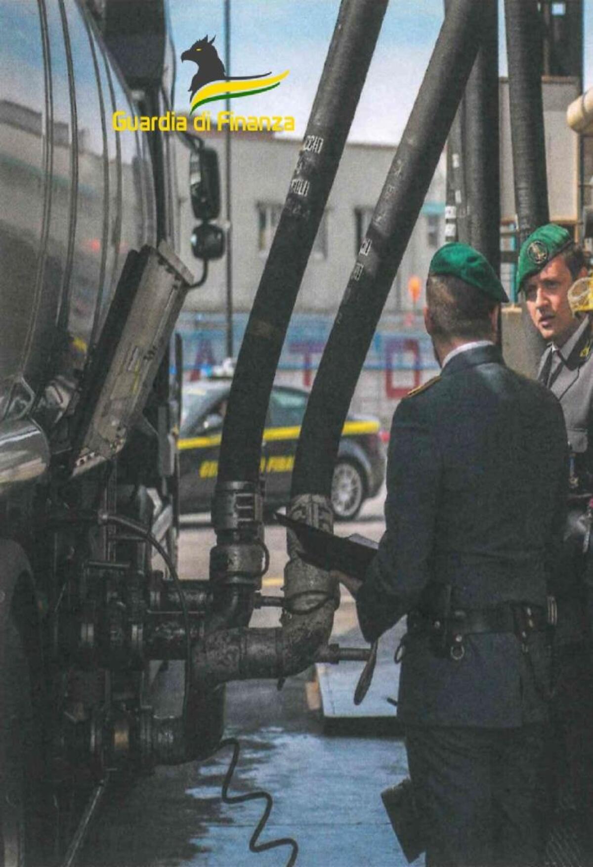 Posti sotto sequestro 3 serbatoi di carburante con oltre 8.000 litri di gasolio. - 