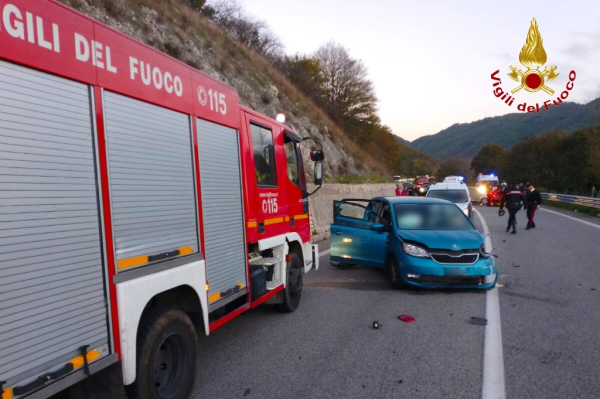 Maxi tamponamento sull'Ofantina, 15 persone ferite - 