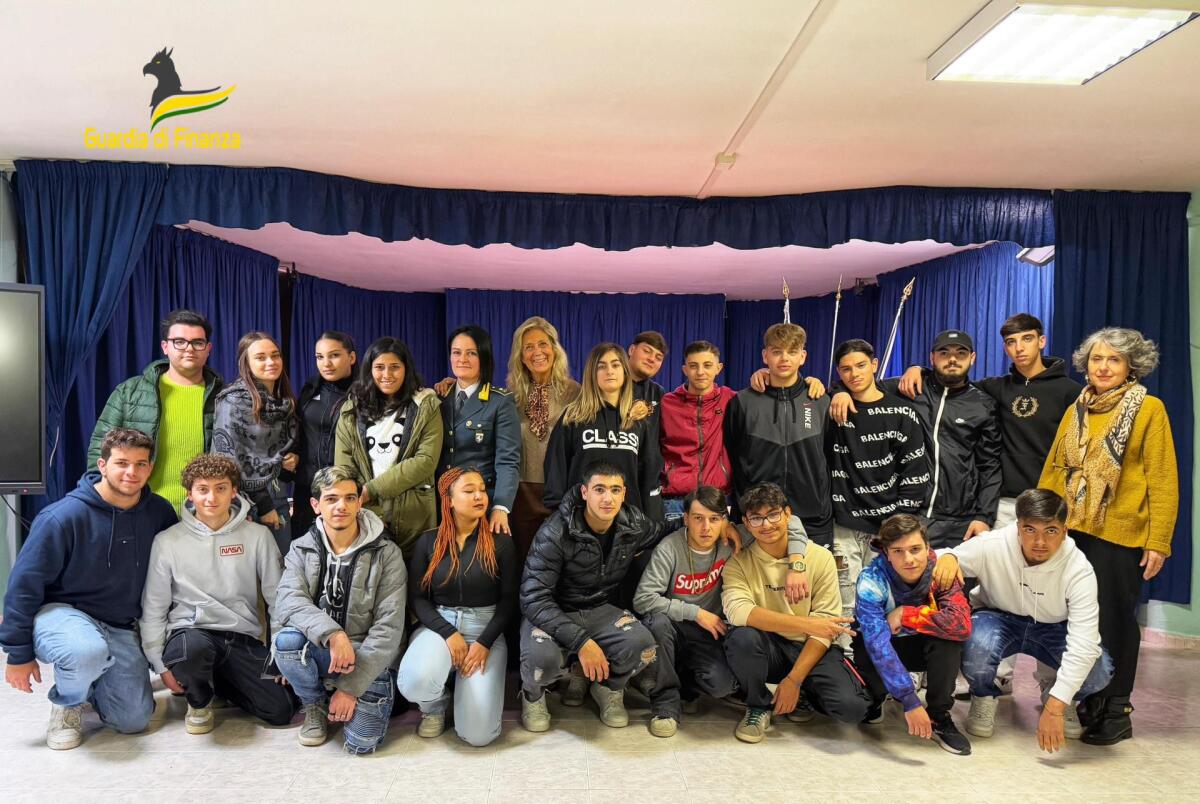  Guardia di Finanza incontra i ragazzi delle scuole della provincia sannita - 