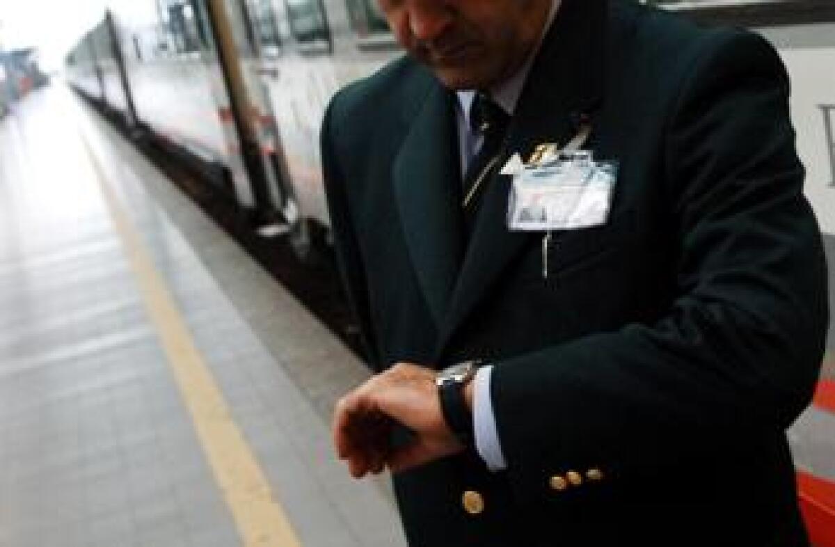 Costi dei biglietti ferroviari alle stelle, Mastella scrive a Fs, Italo e a Salvini: "Una ingiustizia" - 