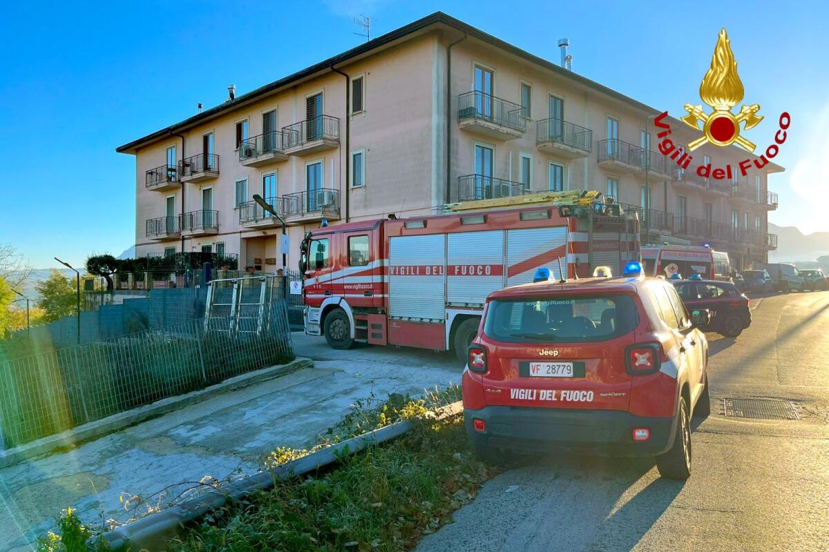 Fuga di gas con esplosione danneggia abitazione, ferita una 71enne - 