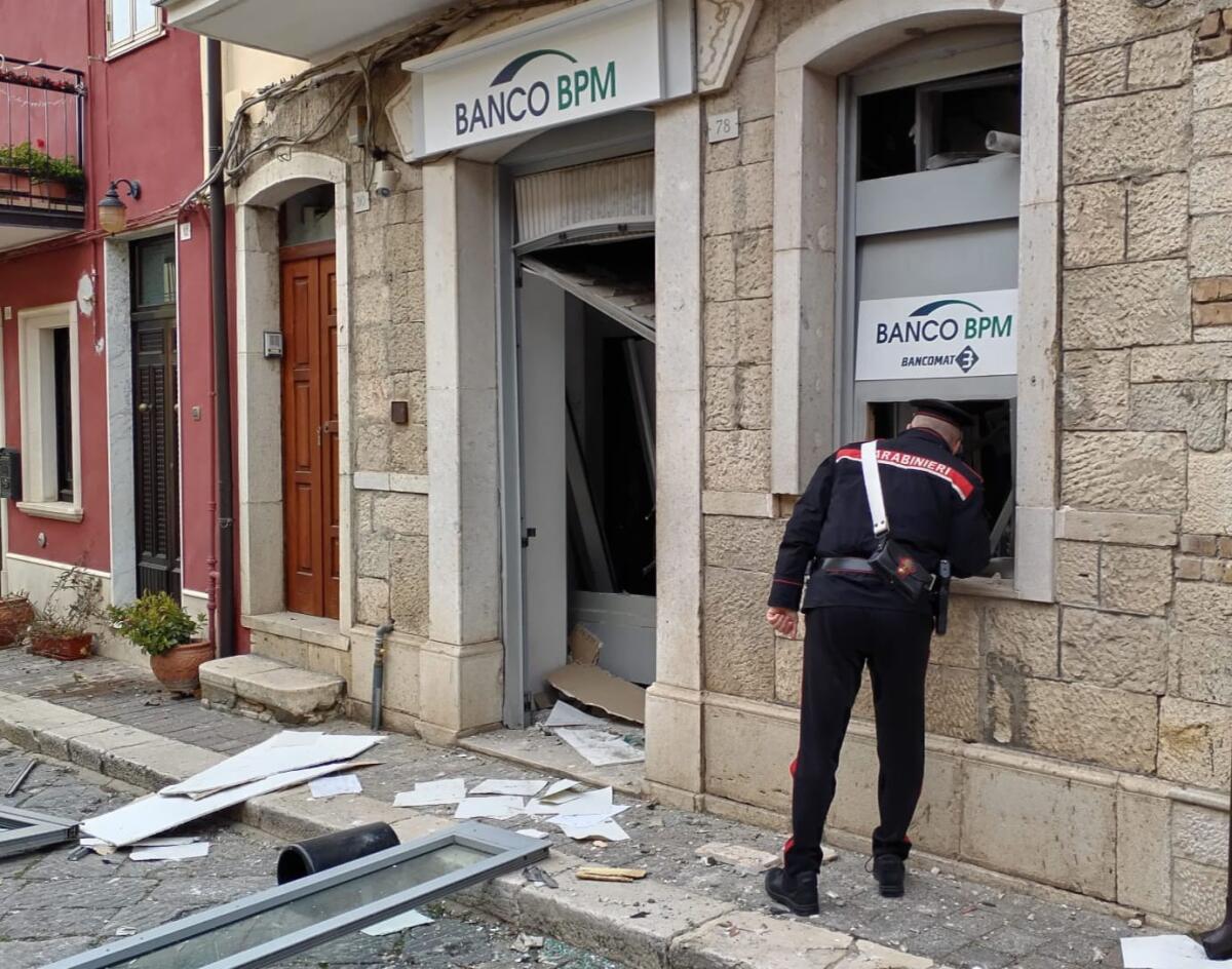 Fanno esplodere sportello ATM di Lacedonia, bottino da quantificare - 
