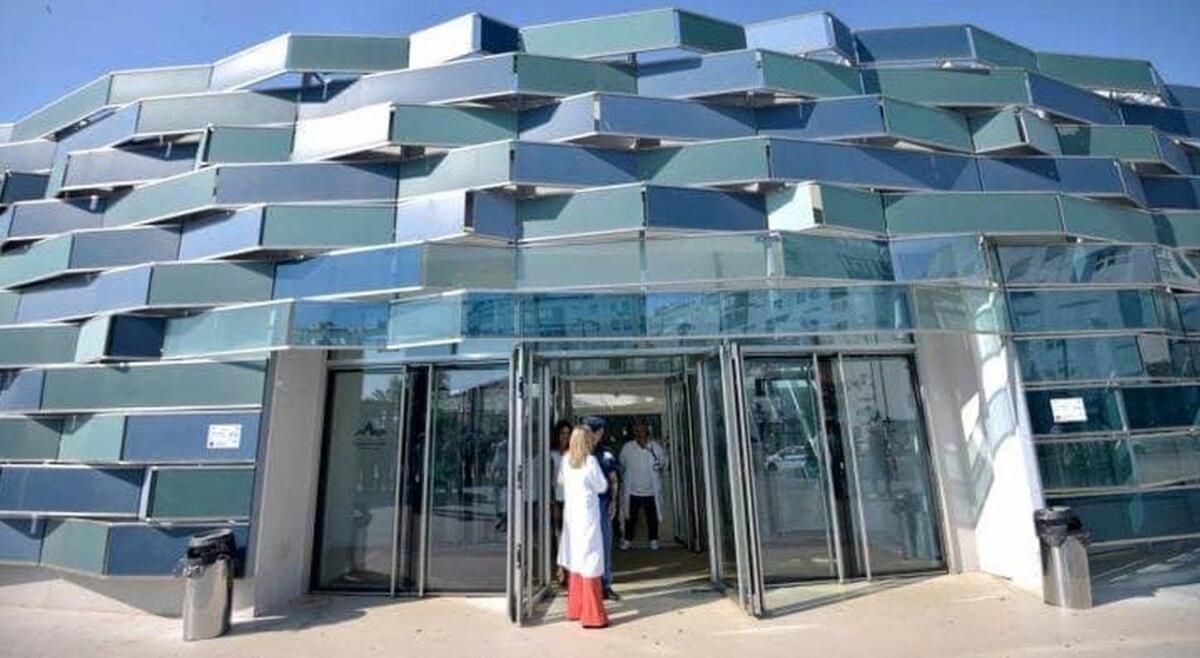 Carabiniere grave per la caduta dalla tettoia, precipitato nel vuoto durante controlli - 