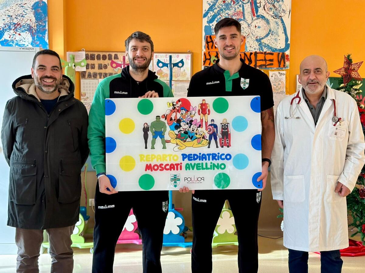 Scandone in visita al reparto pediatrico del Moscati. - 