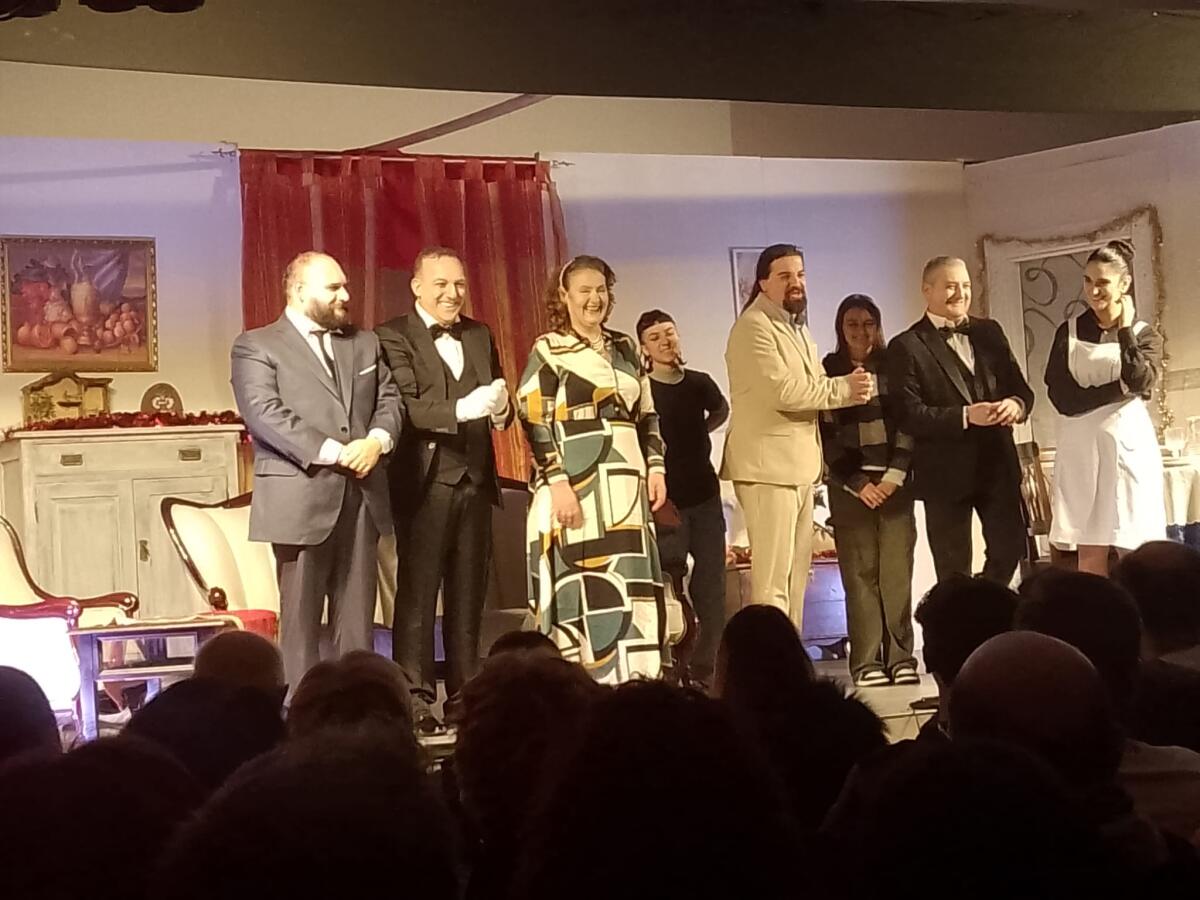 San Martino Valle Caudina: Successo per la rappresentazione teatrale "Pranziamo assieme" - 