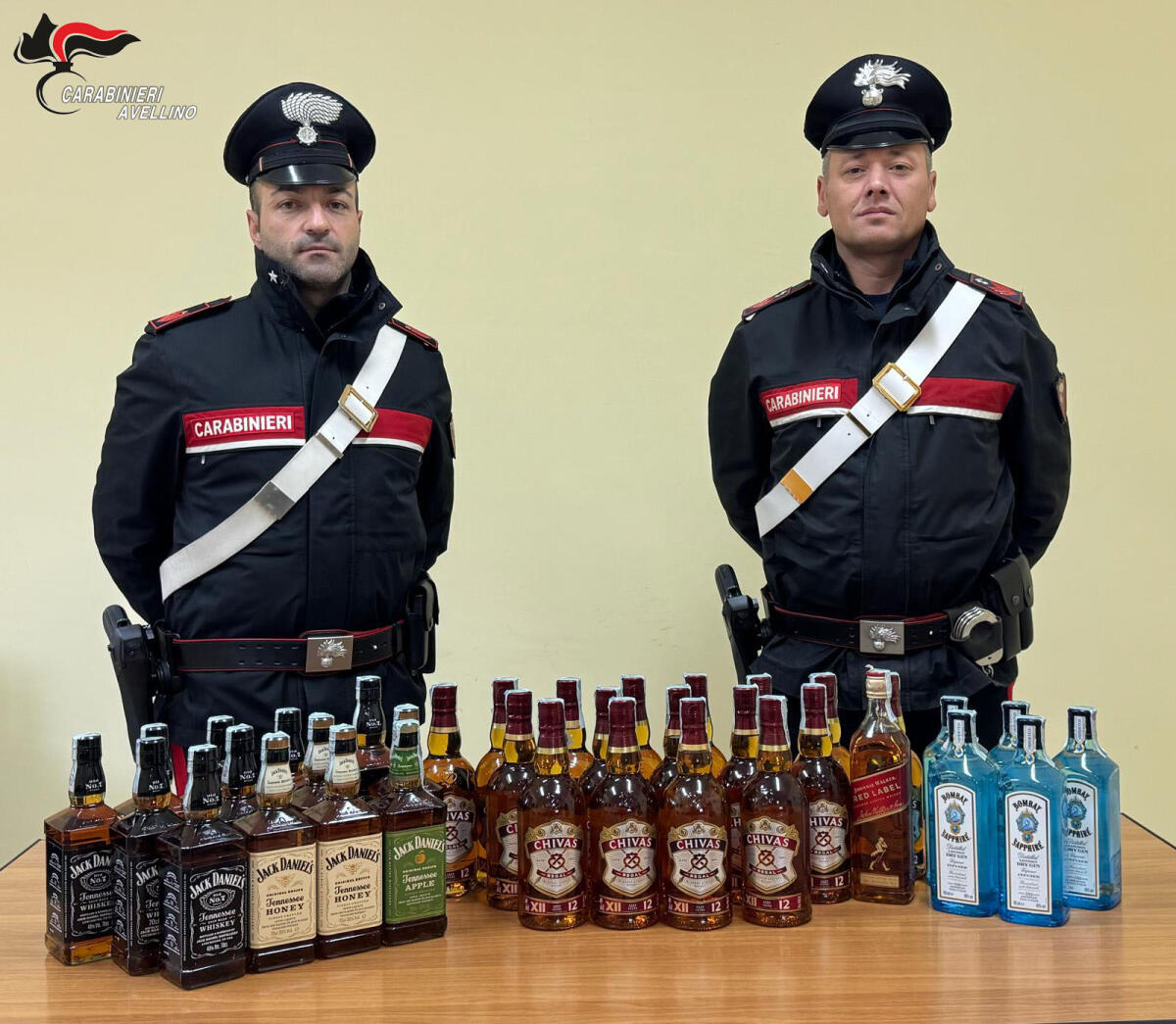 Sequestrate 36 bottiglie di alcool: i Carabinieri denunciano due persone. - 